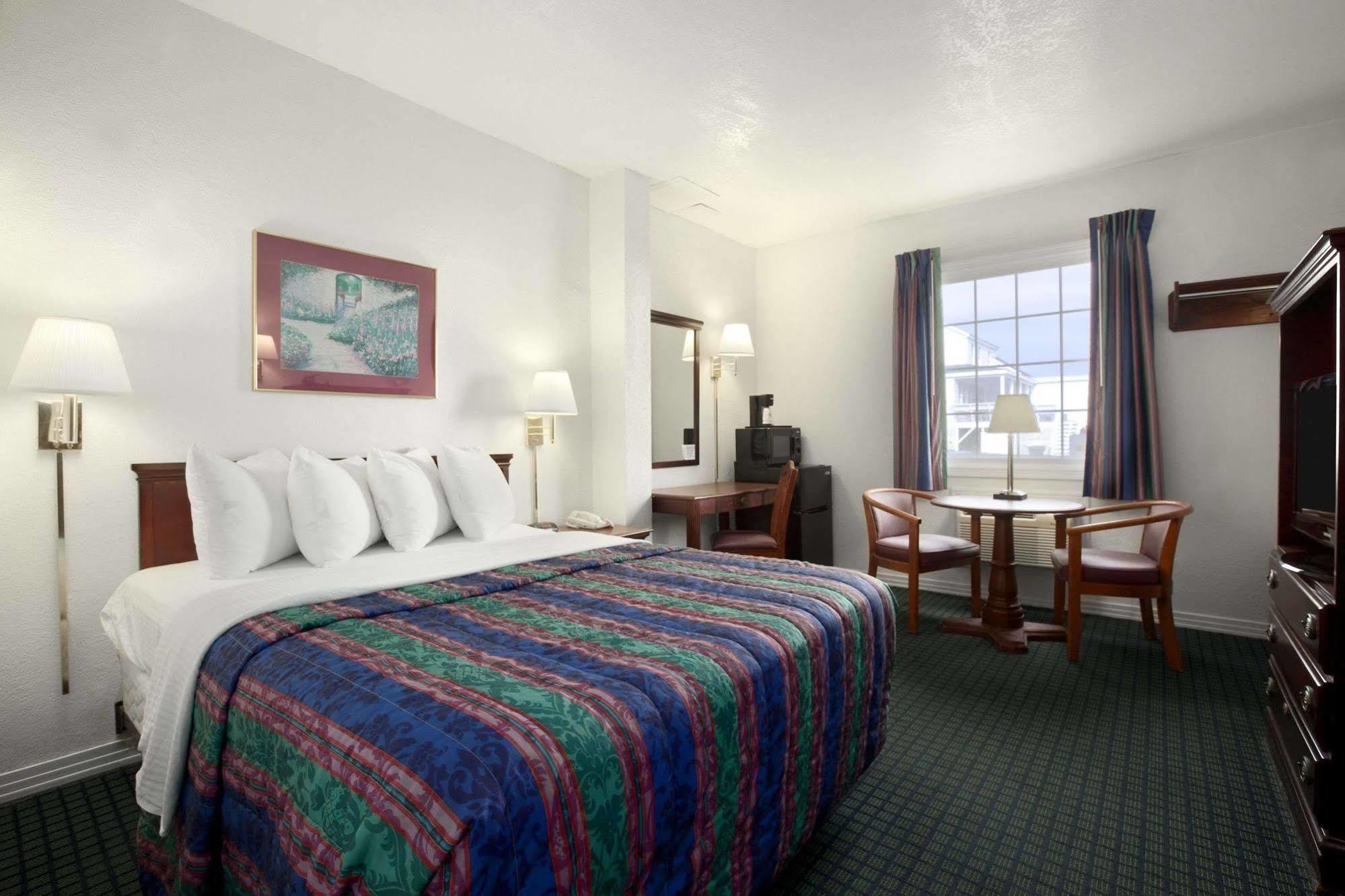 Days By Wyndham Oceanfront - Wilbur Hotel 2*