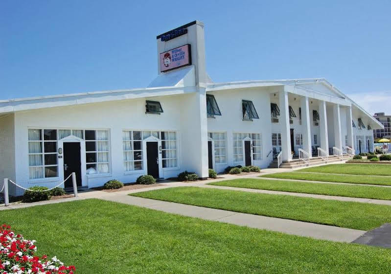 Days By Wyndham Oceanfront - Wilbur Hotel